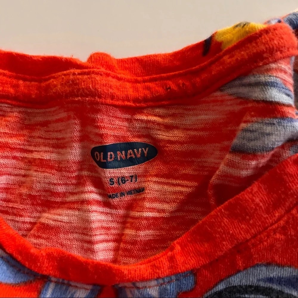 Old Navy tee